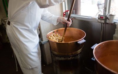 The Art of Hand-Crafted Popcorn at Inpopnito